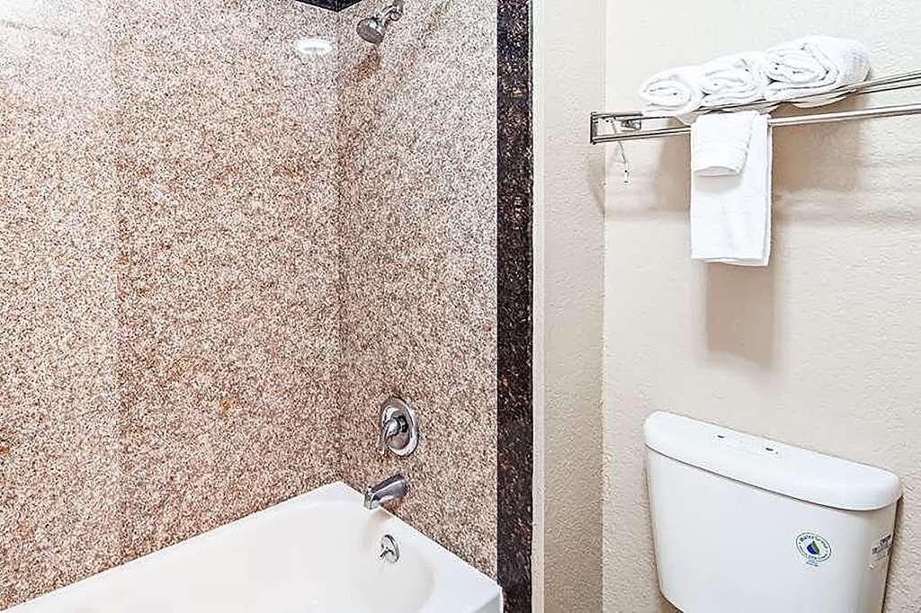 Travelodge By Wyndham Downtown Northeast San Antonio